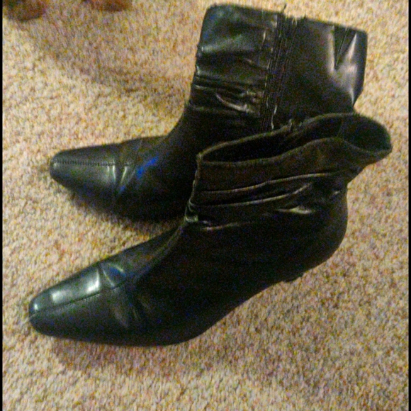 Craft and barrow black mid rise boot with heel - Picture 1 of 2